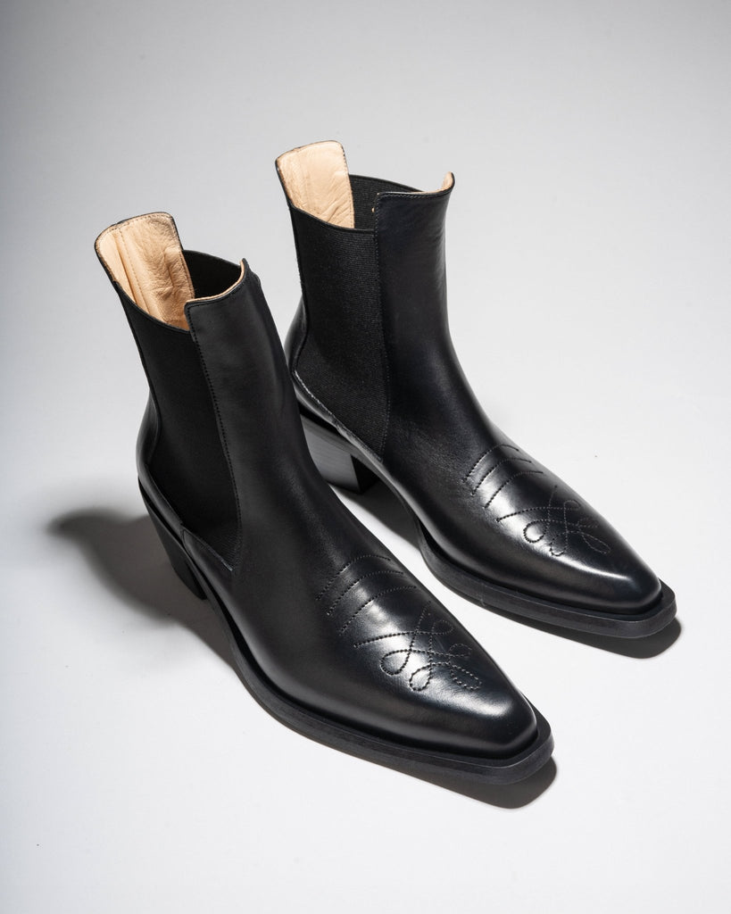 ARUJU Black Chelsea Boot - LAX
